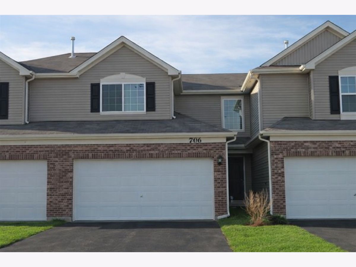  For Rent Fox Lake Illinois, 7106 Country Club Hills