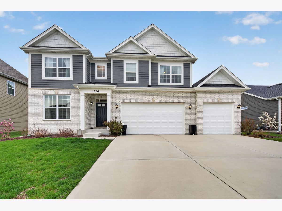  For Sale Shorewood Illinois, 1624 Moran Drive