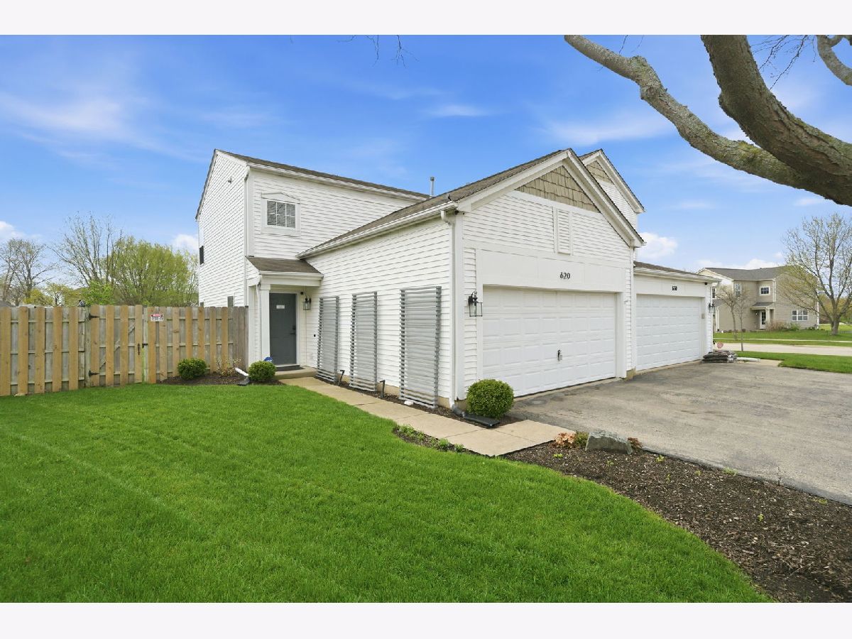  For Sale Lake In The Hills Illinois, 620 Wedgewood Circle