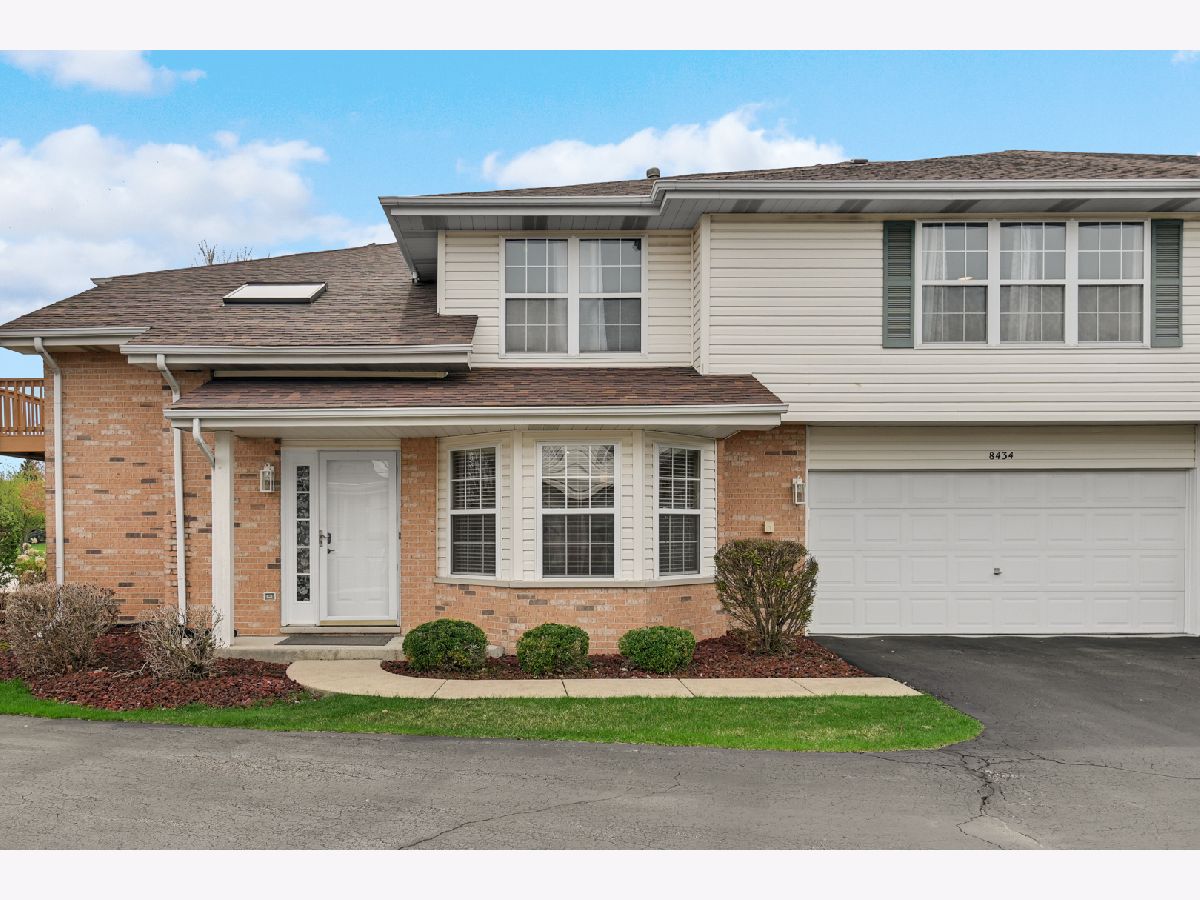 Townhomes & Homes For Sale Townpointe Tinley Park Illinois, 8434 Kirby Drive