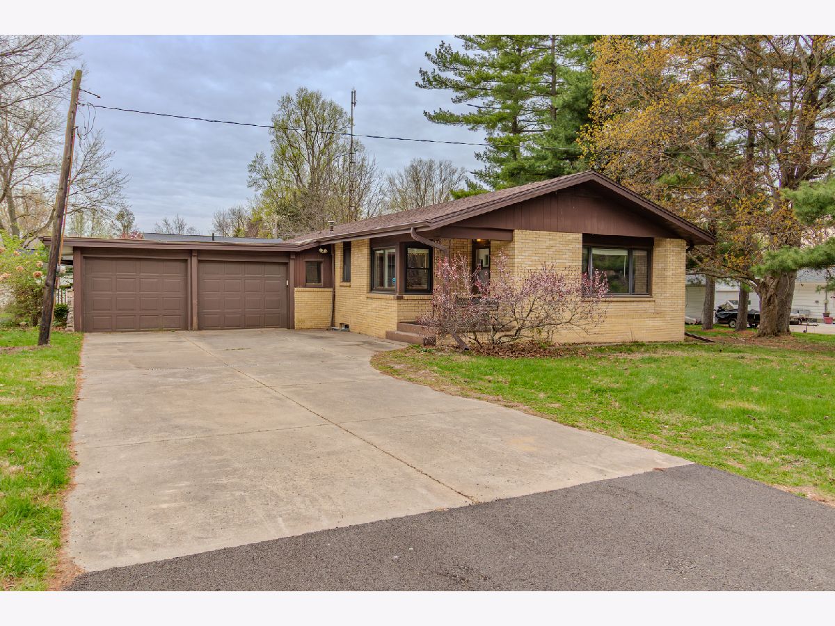  For Sale Hudson Illinois, 17427 Carver Road