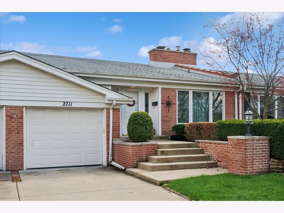 Townhomes & Condos & Homes For Sale Regent Park Arlington Heights Illinois, 2711 Bel Aire Drive