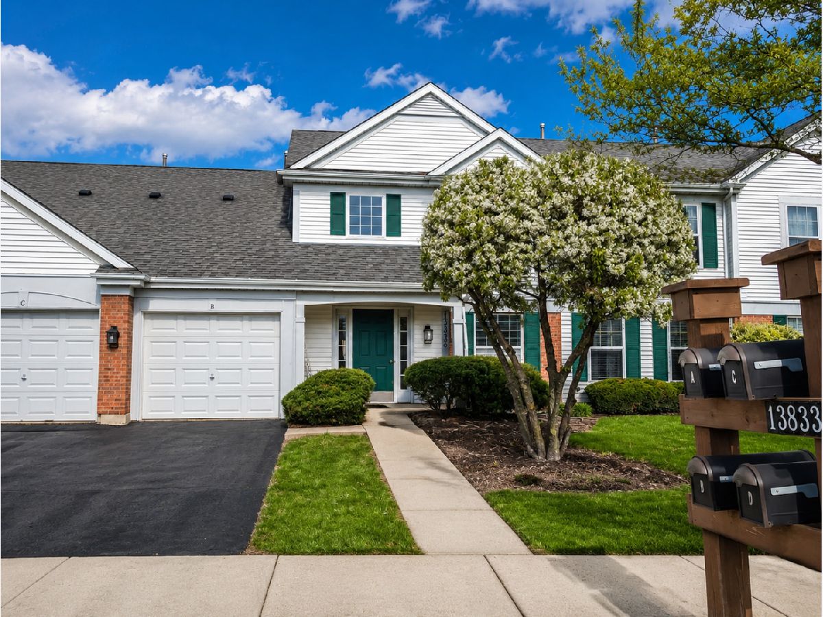 Townhomes & Condos & Homes For Sale Carillon Plainfield Illinois, 13833 Balsam Lane
