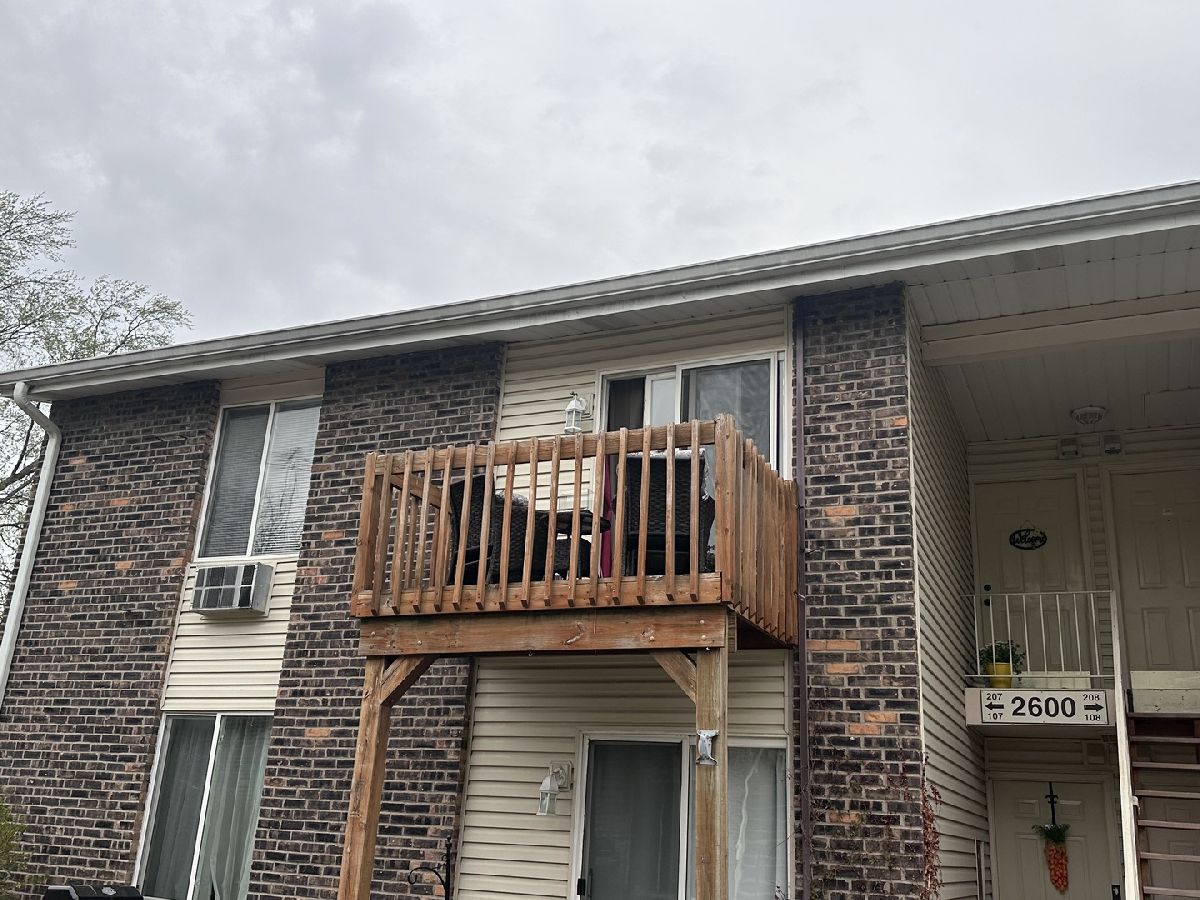 Condominiums For Rent Deer Run Oswego Illinois, 2600 Light