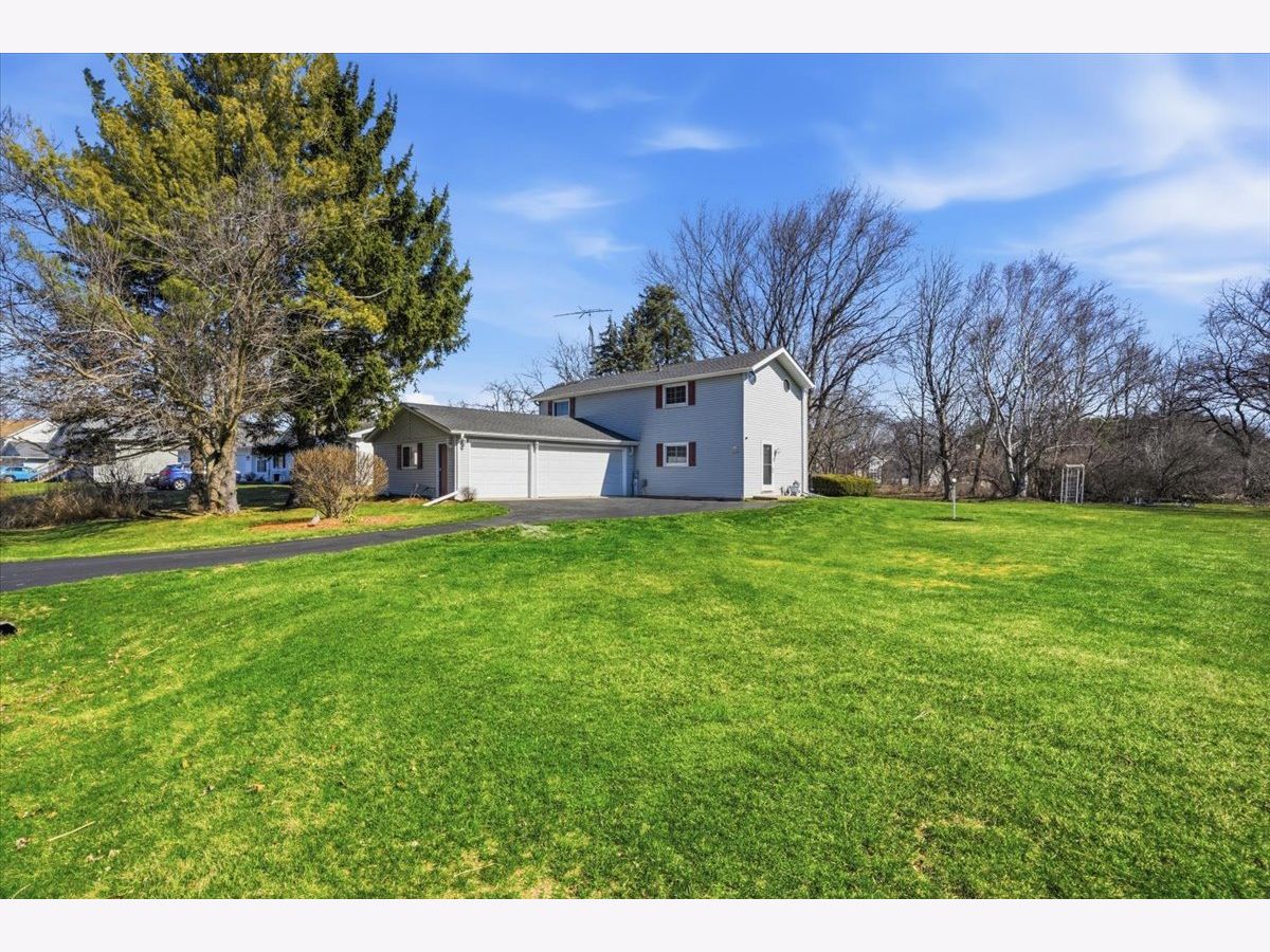  For Sale Poplar Grove Illinois, 422 Pembroke Road