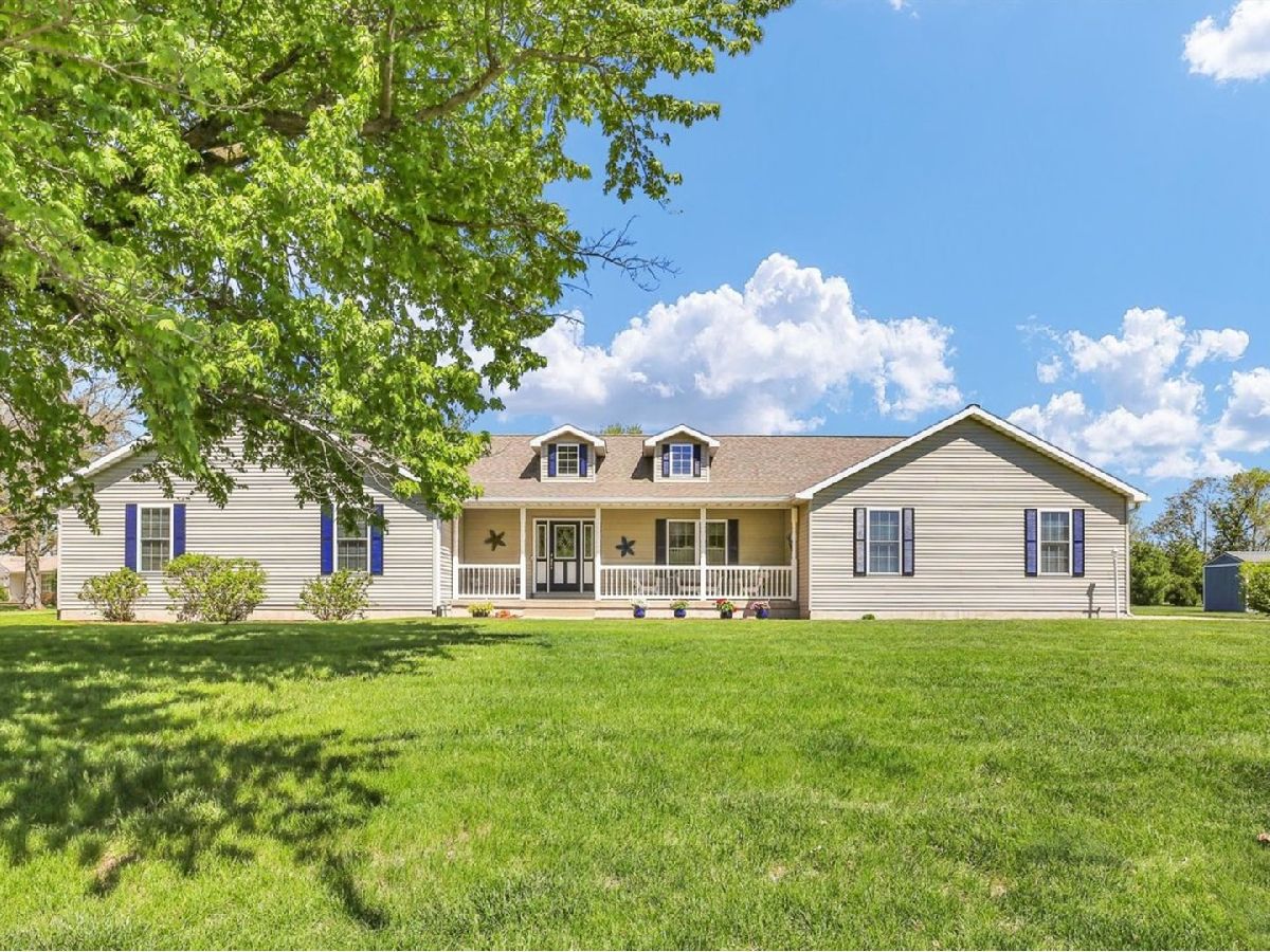  For Sale Tuscola Illinois, 44 Hillcrest Drive
