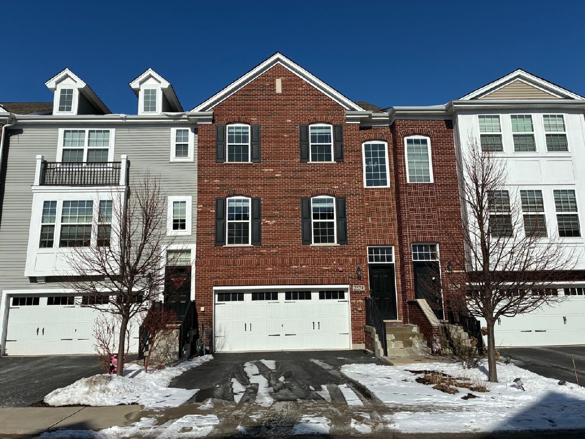 Condos & Townhomes For Sale Woodview Woodridge Illinois, 2534 Huntleigh Lane