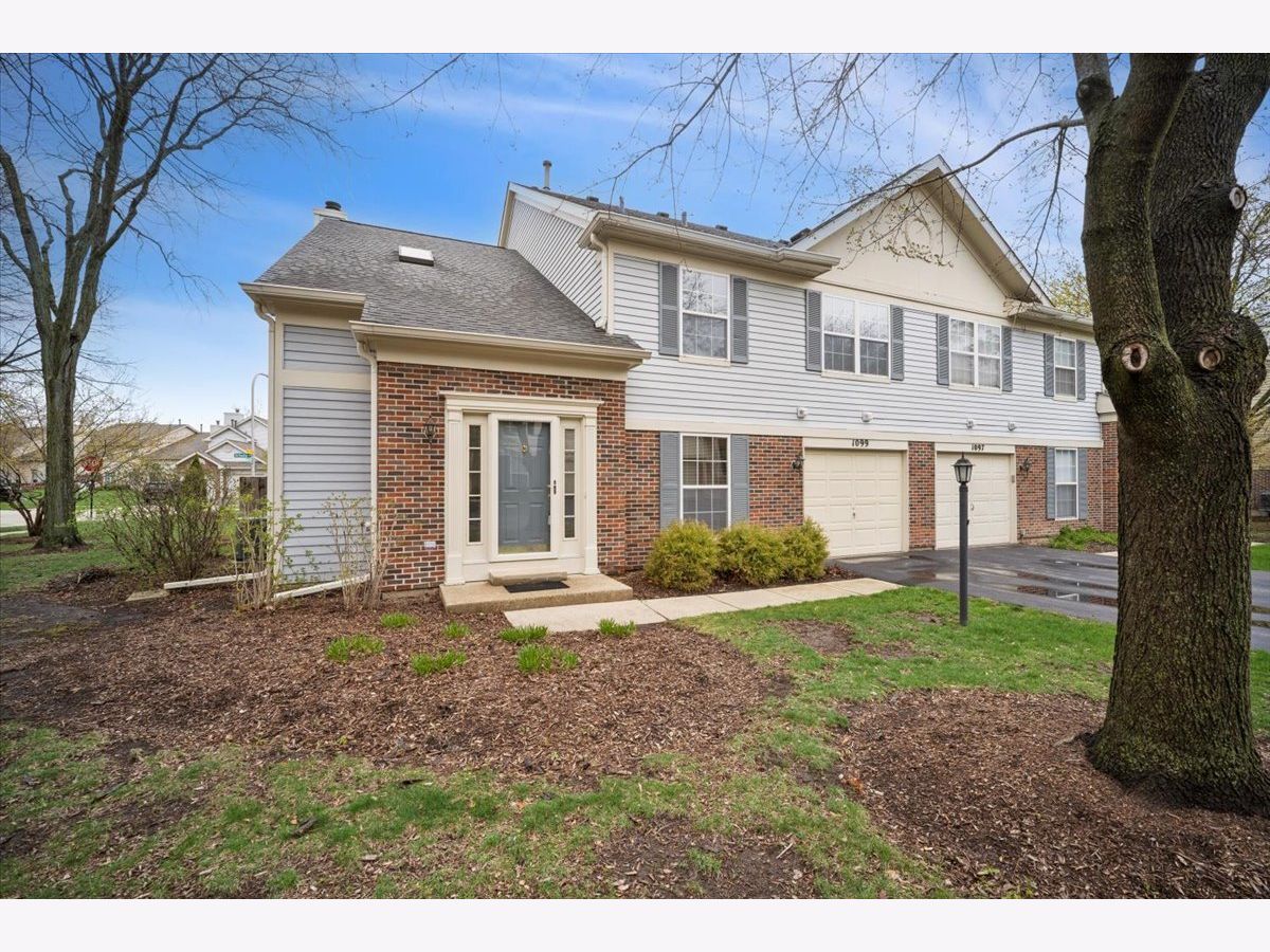 Townhomes & Condos & Homes For Sale Cobblers Crossing Elgin Illinois, 1099 Quaker Hill Court