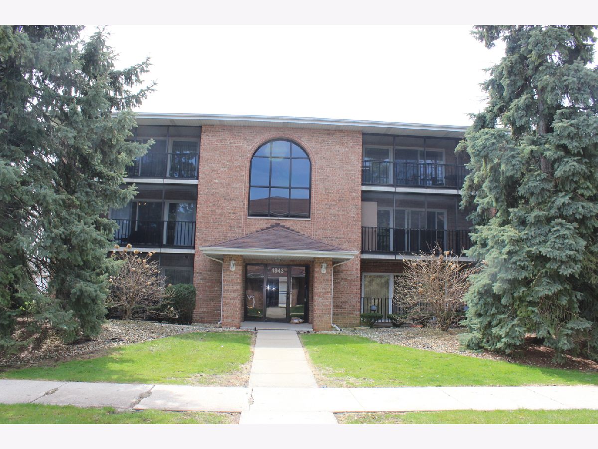  For Sale Crestwood Illinois, 4943 Circle Drive