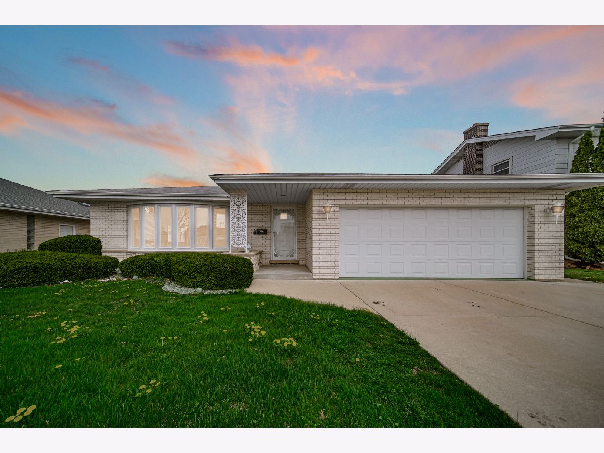  For Sale Westchester Illinois, 10916 Kingston Street