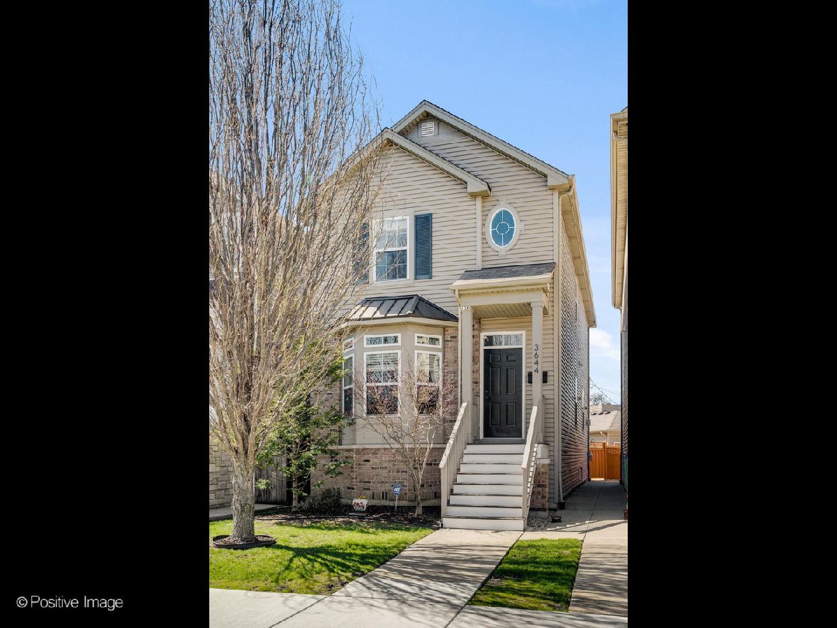  For Sale Chicago Illinois, 3644 Avondale Avenue