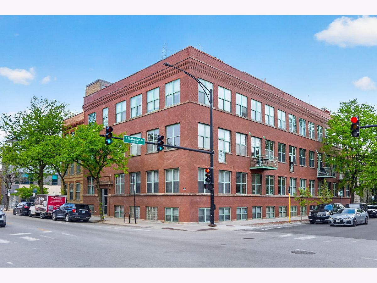  For Sale Chicago Illinois, 1701 Damen Avenue