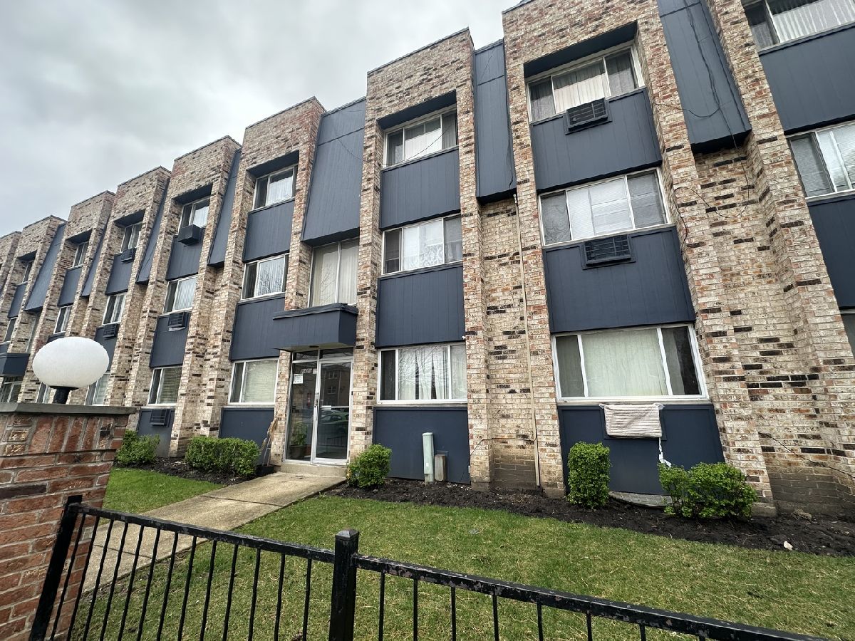  For Sale Chicago Illinois, 8649 1/2 Foster Avenue