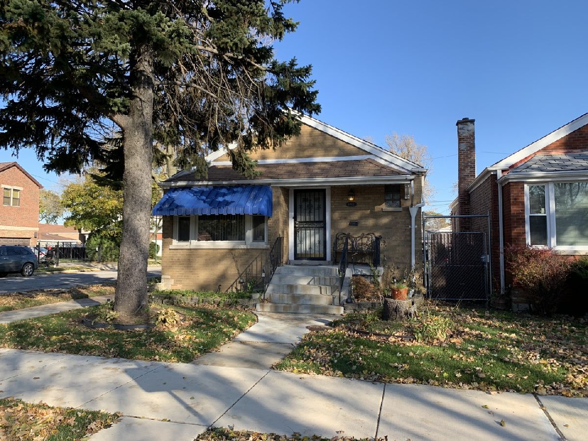  For Sale Chicago Illinois, 8901 East End Avenue