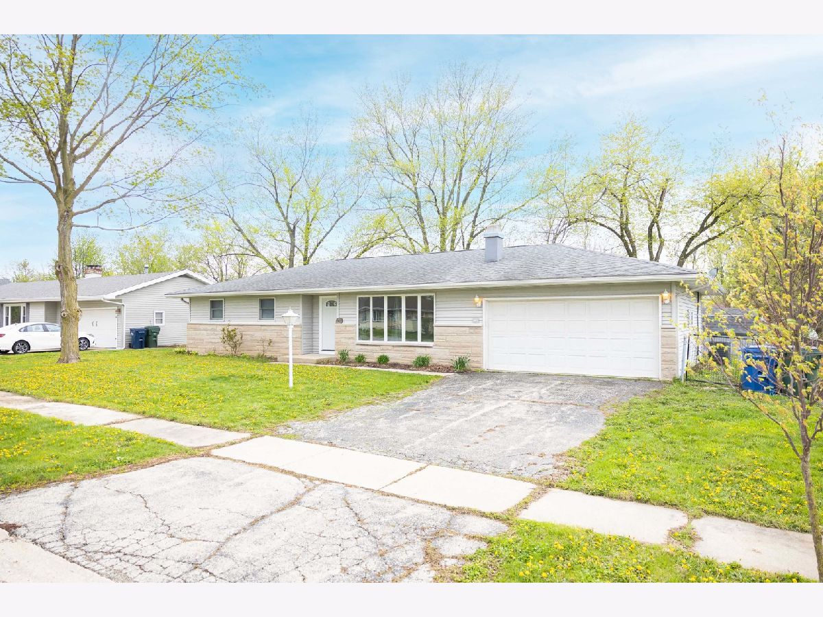 Homes For Sale East Acres Minooka Illinois, 307 Illini Drive