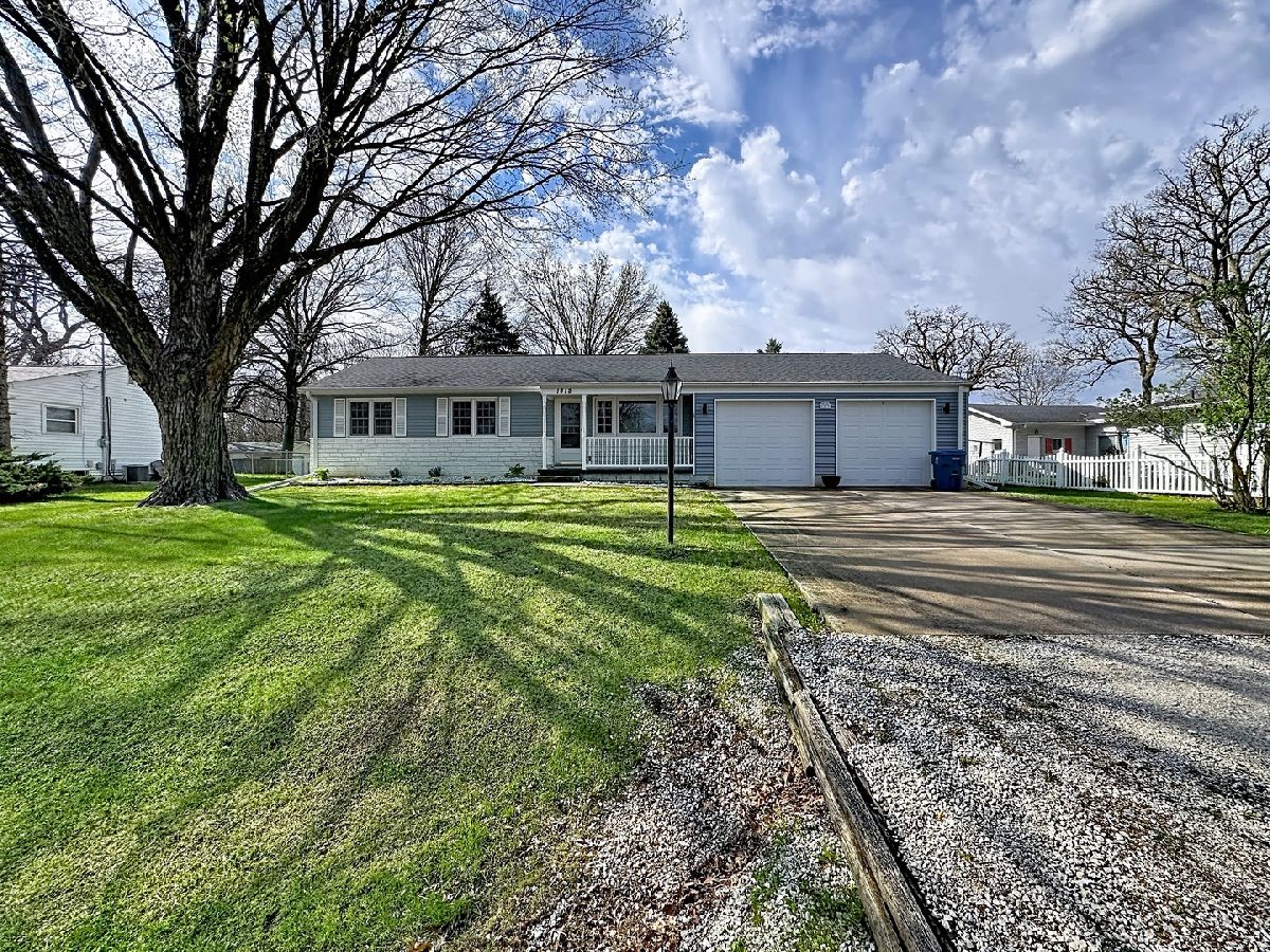  For Sale East Moline Illinois, 1312 32nd Avenue Court