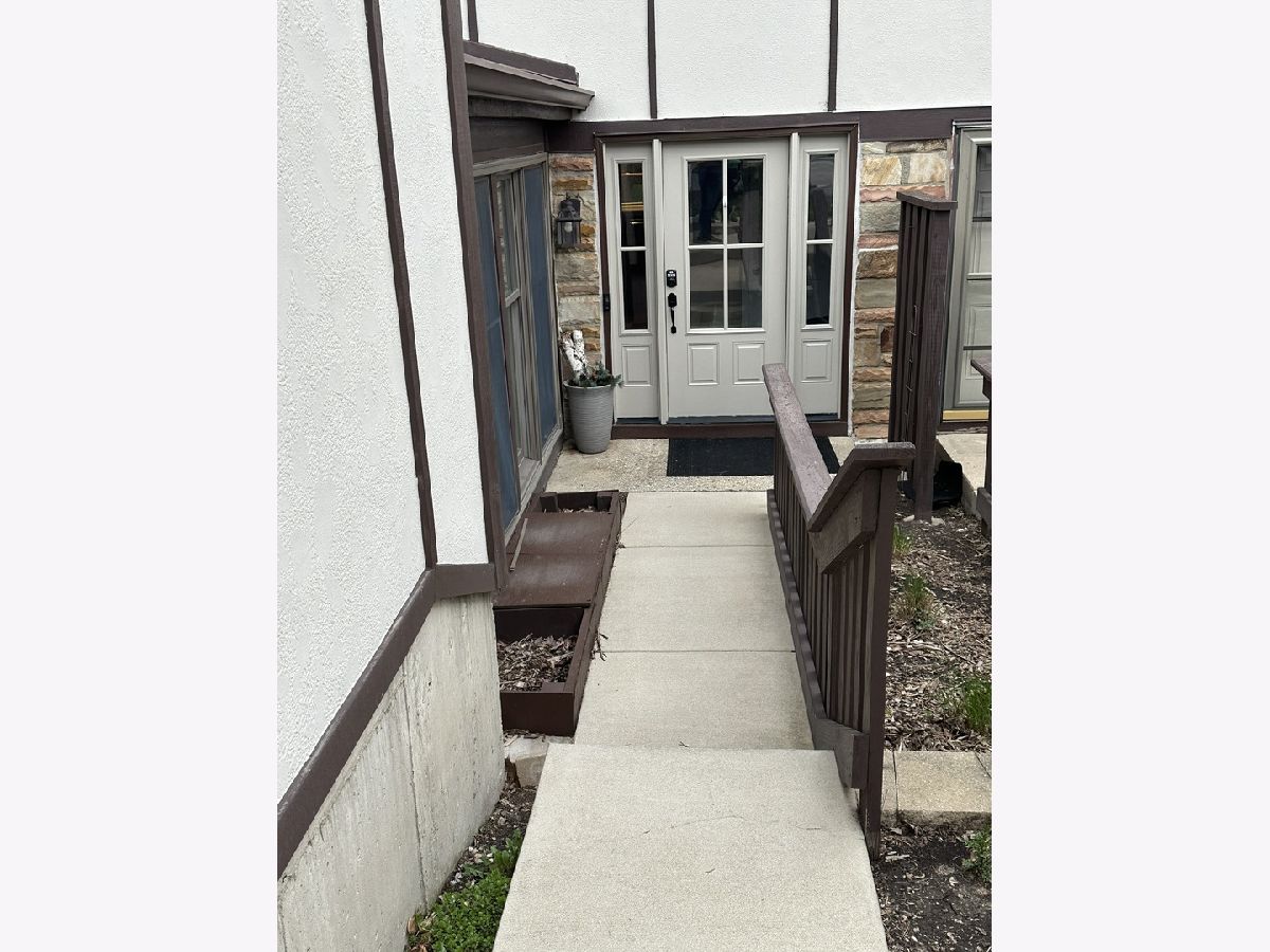 Townhomes For Sale The Oaks St Charles Illinois, 32 White Oak Circle