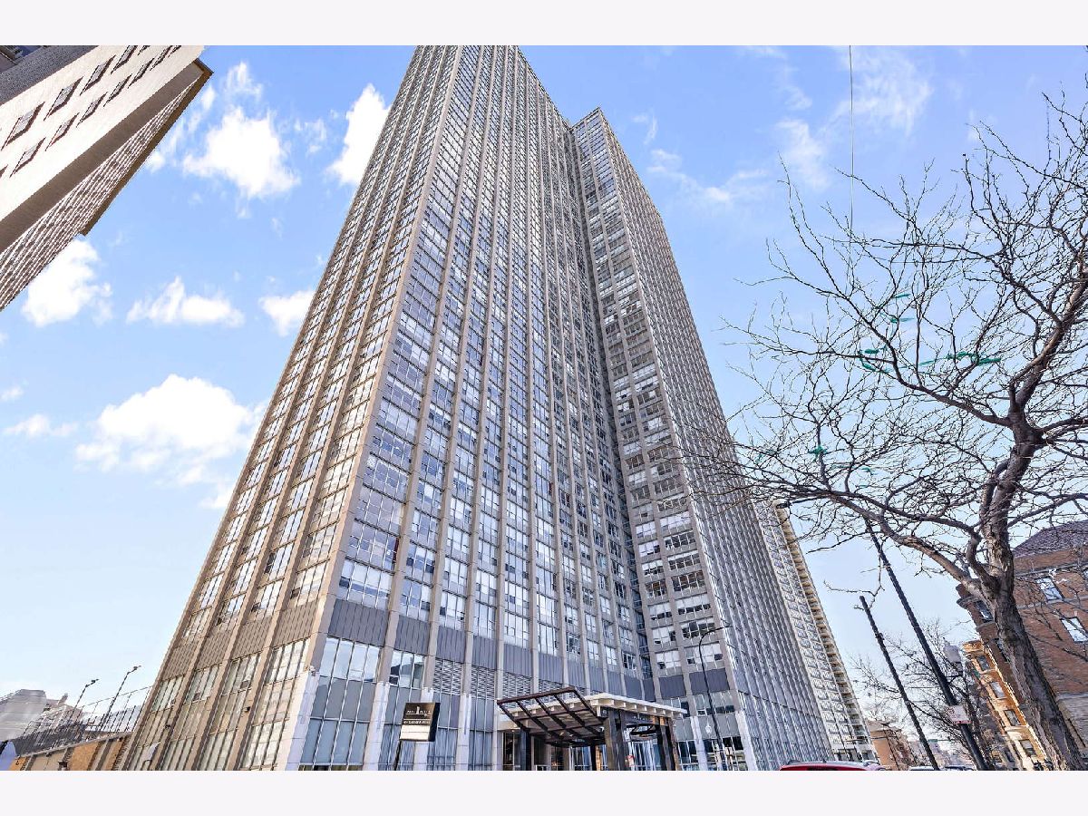 Condominiums For Rent Park Place Tower Chicago Illinois, 655 Irving Park