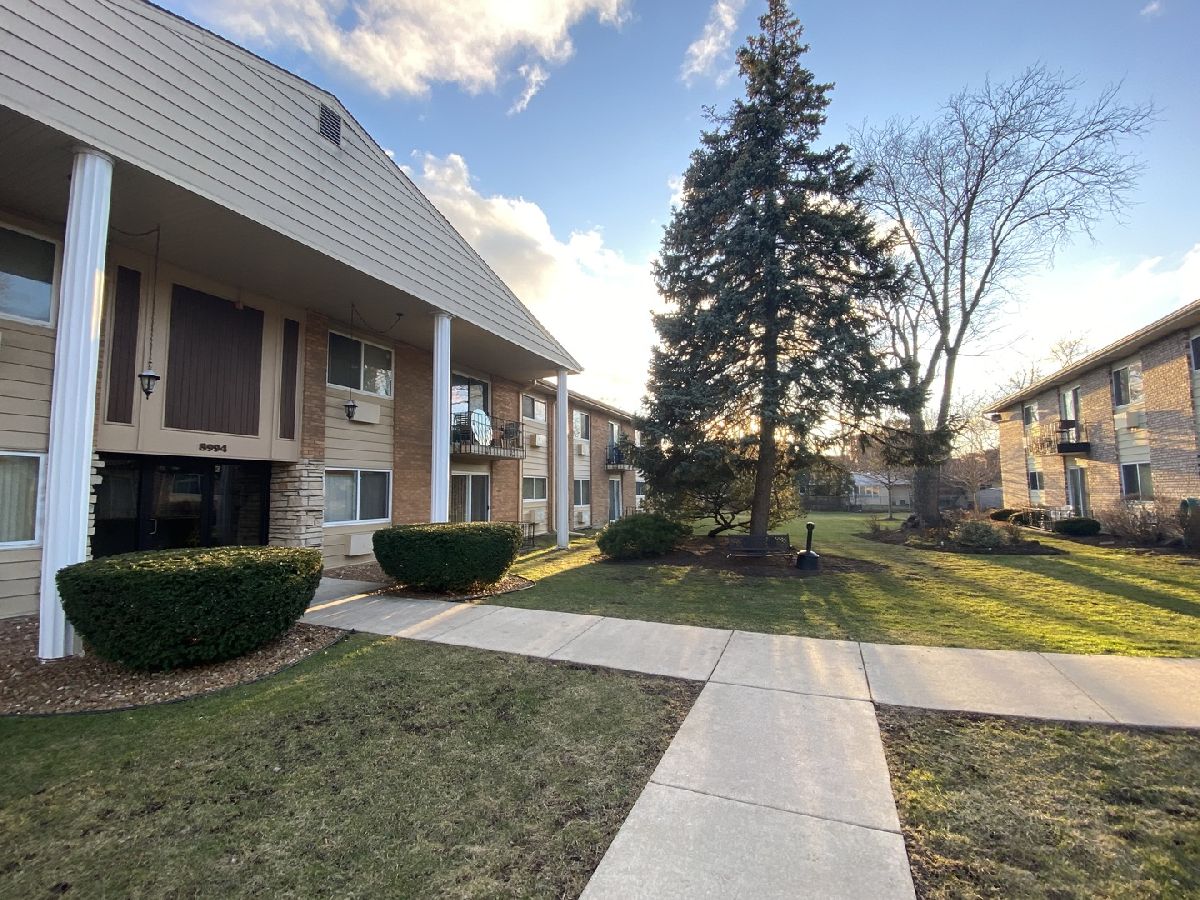  For Rent Des Plaines Illinois, 8994 Kennedy