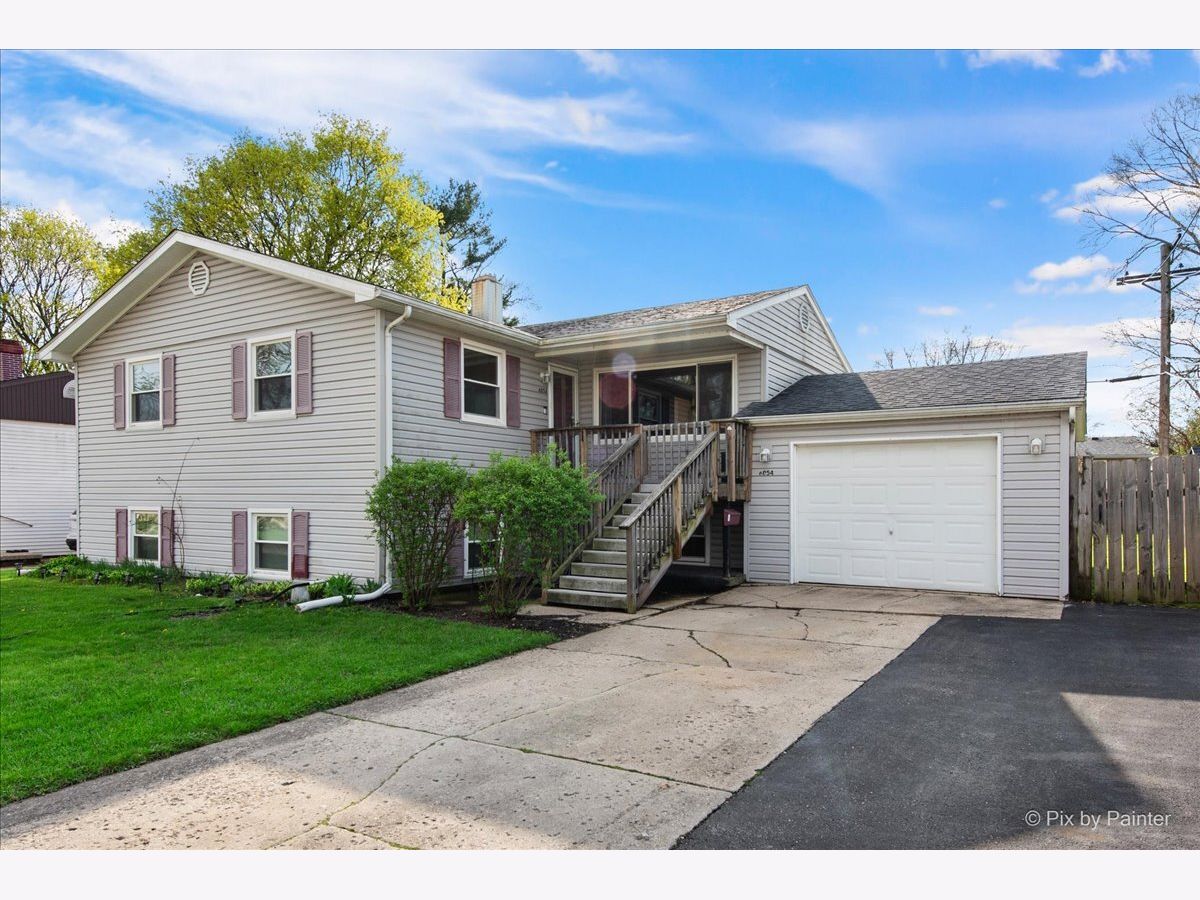  For Sale Carpentersville Illinois, 6054 Hampton Drive