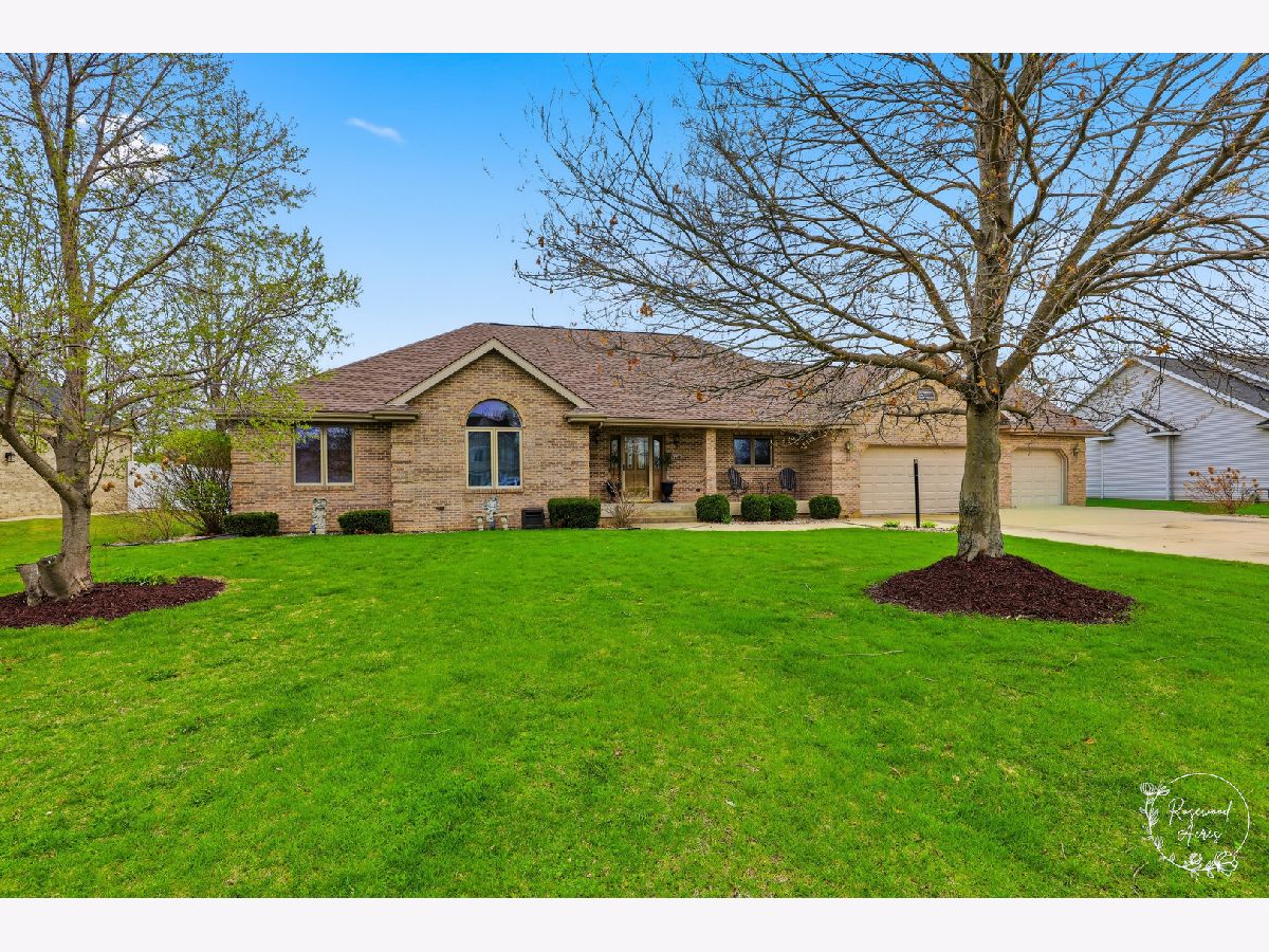  For Sale Kankakee Illinois, 2239 Fox Run Drive