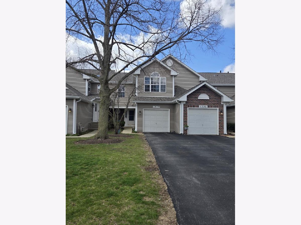  For Rent Elgin Illinois, 1328 Shawford