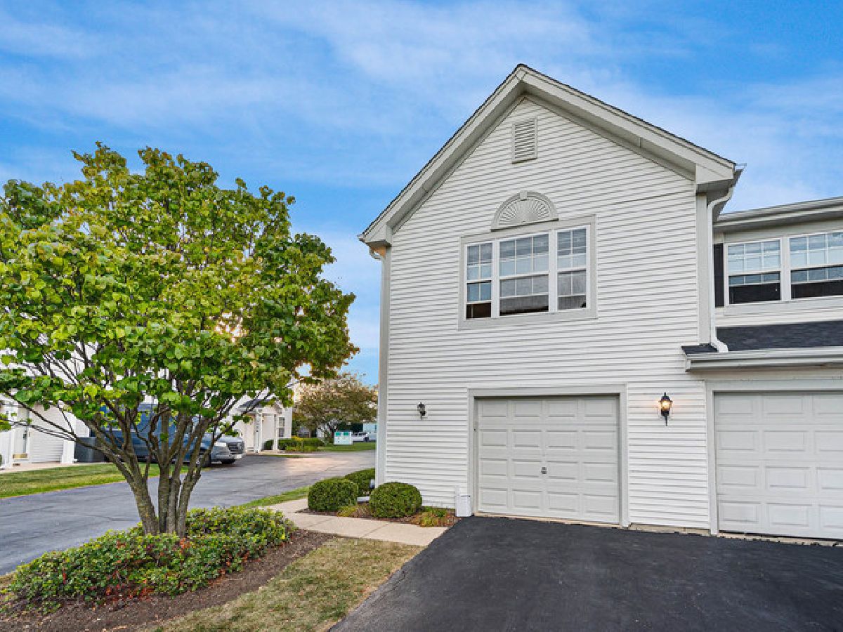  For Rent Aurora Illinois, 2552 Dickens