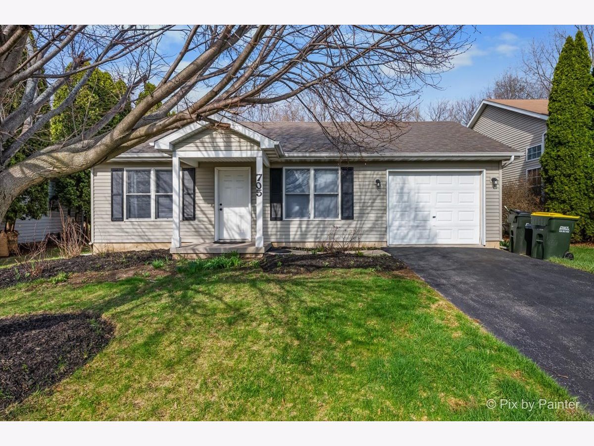  For Sale Genoa Illinois, 705 Hawthorne Lane