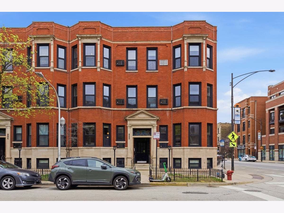 Condominiums For Sale Gaslight Village Chicago Illinois, 802 George Street
