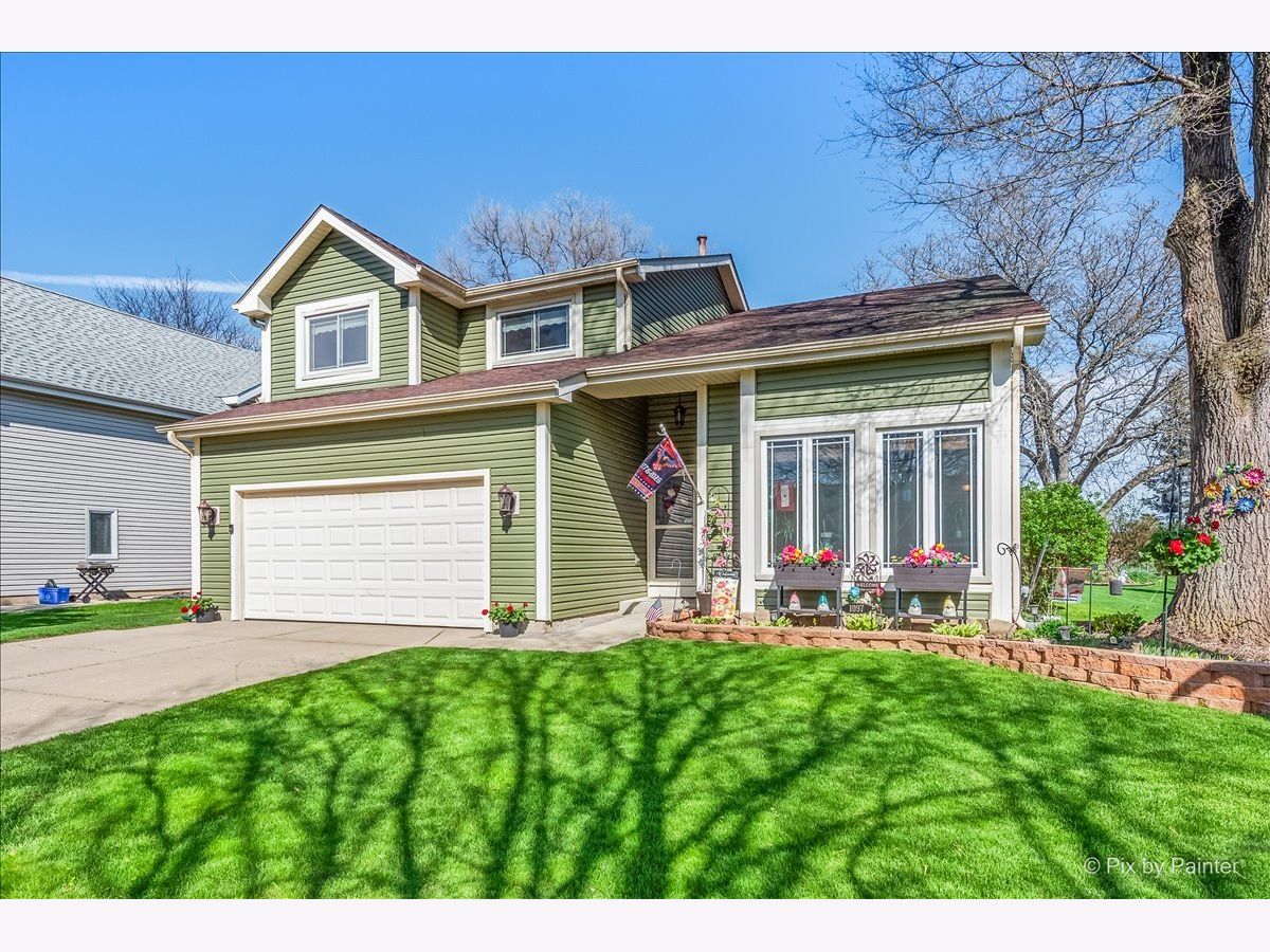  For Sale Crystal Lake Illinois, 1097 Amberwood Drive