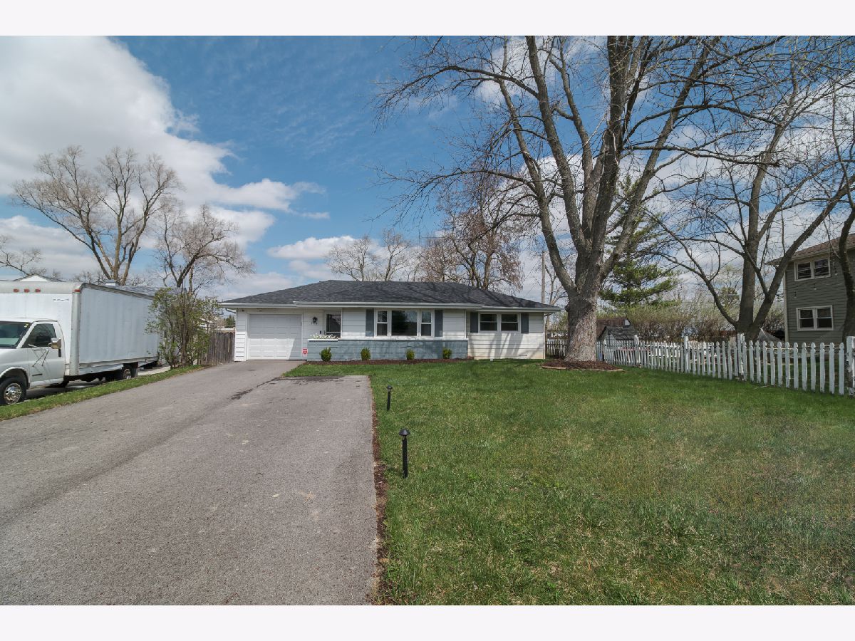  For Sale Lindenhurst Illinois, 2414 Deerpath Drive