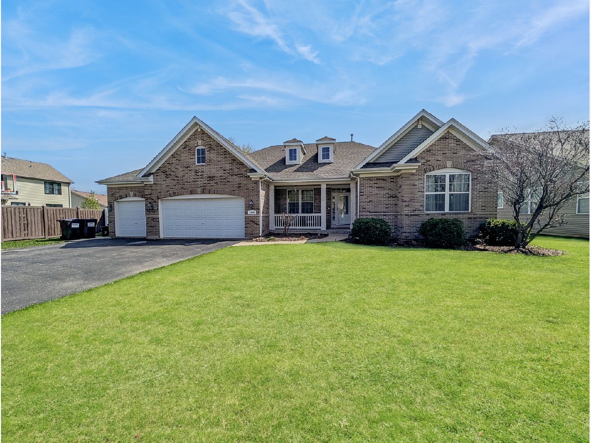  For Sale Mchenry Illinois, 1906 Hillside Lane