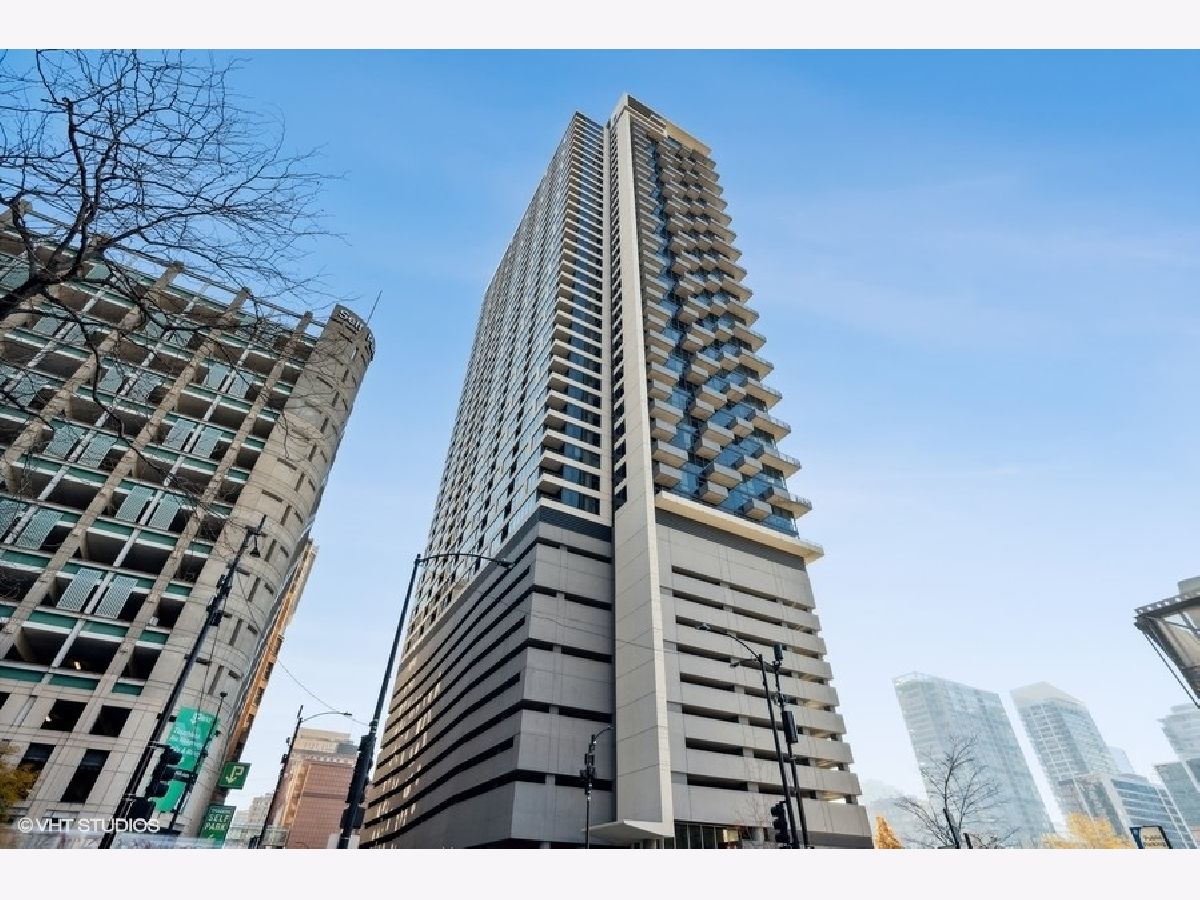  Rented Chicago Illinois, 235 Van Buren