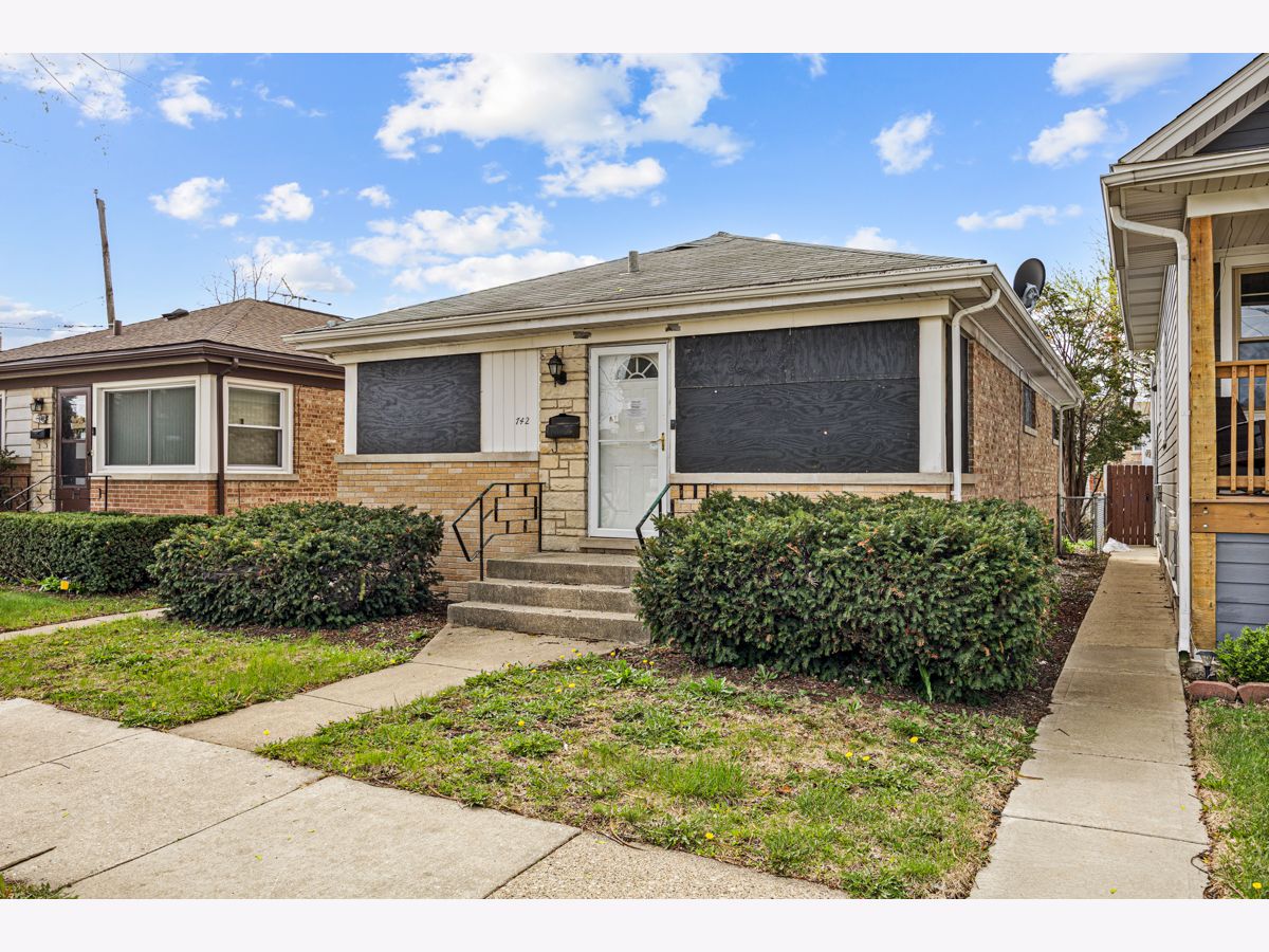  For Sale Bellwood Illinois, 742 Bellwood Avenue