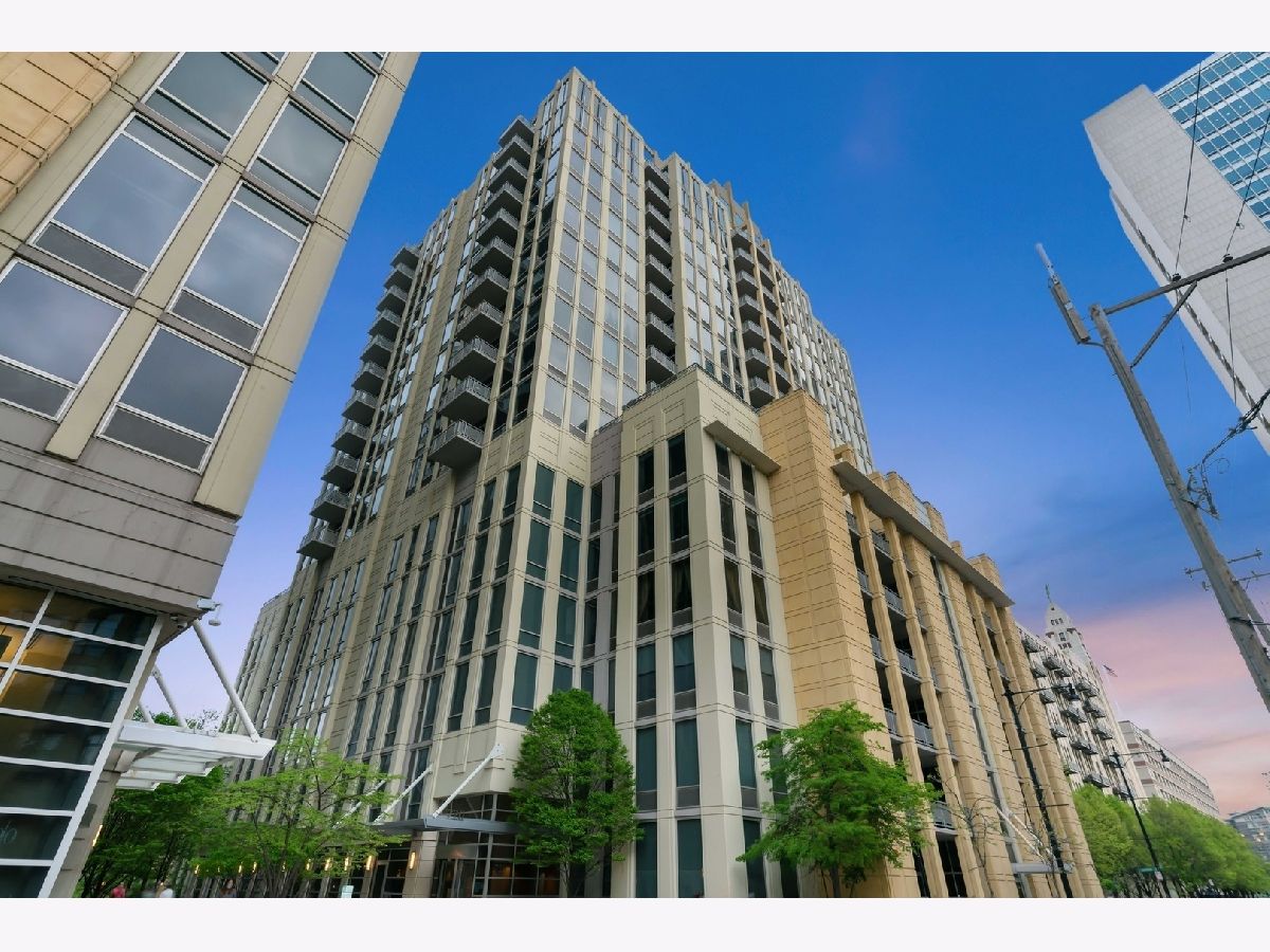 Condominiums Rented Two River Place Chicago Illinois, 720 Larrabee