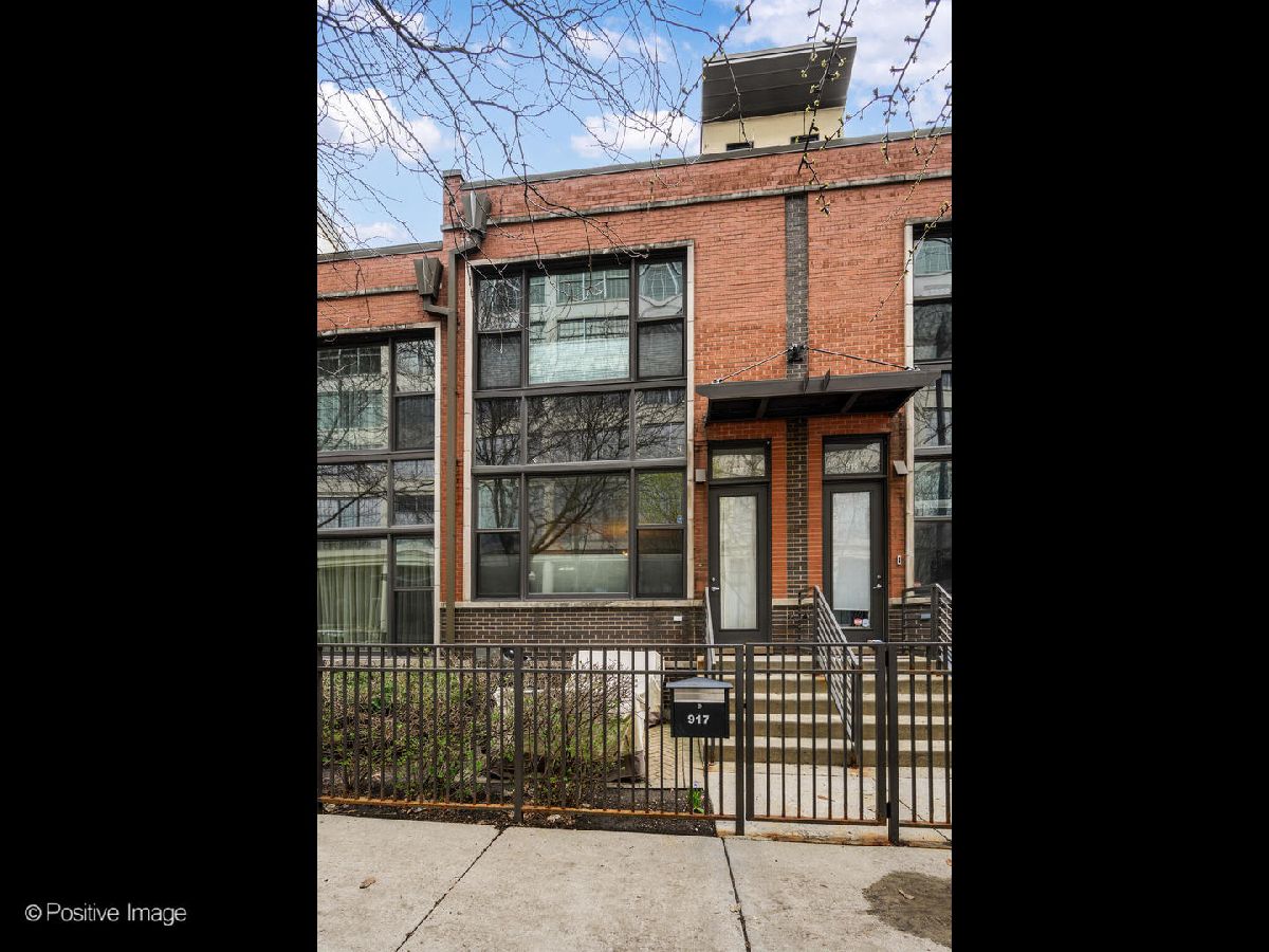  For Sale Chicago Illinois, 917 Kingsbury Street