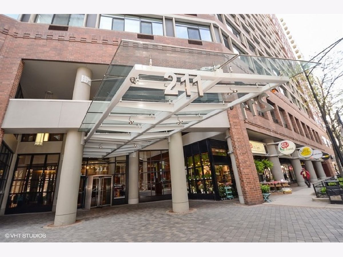 Condominiums For Rent Grand Ohio Chicago Illinois, 211 Ohio
