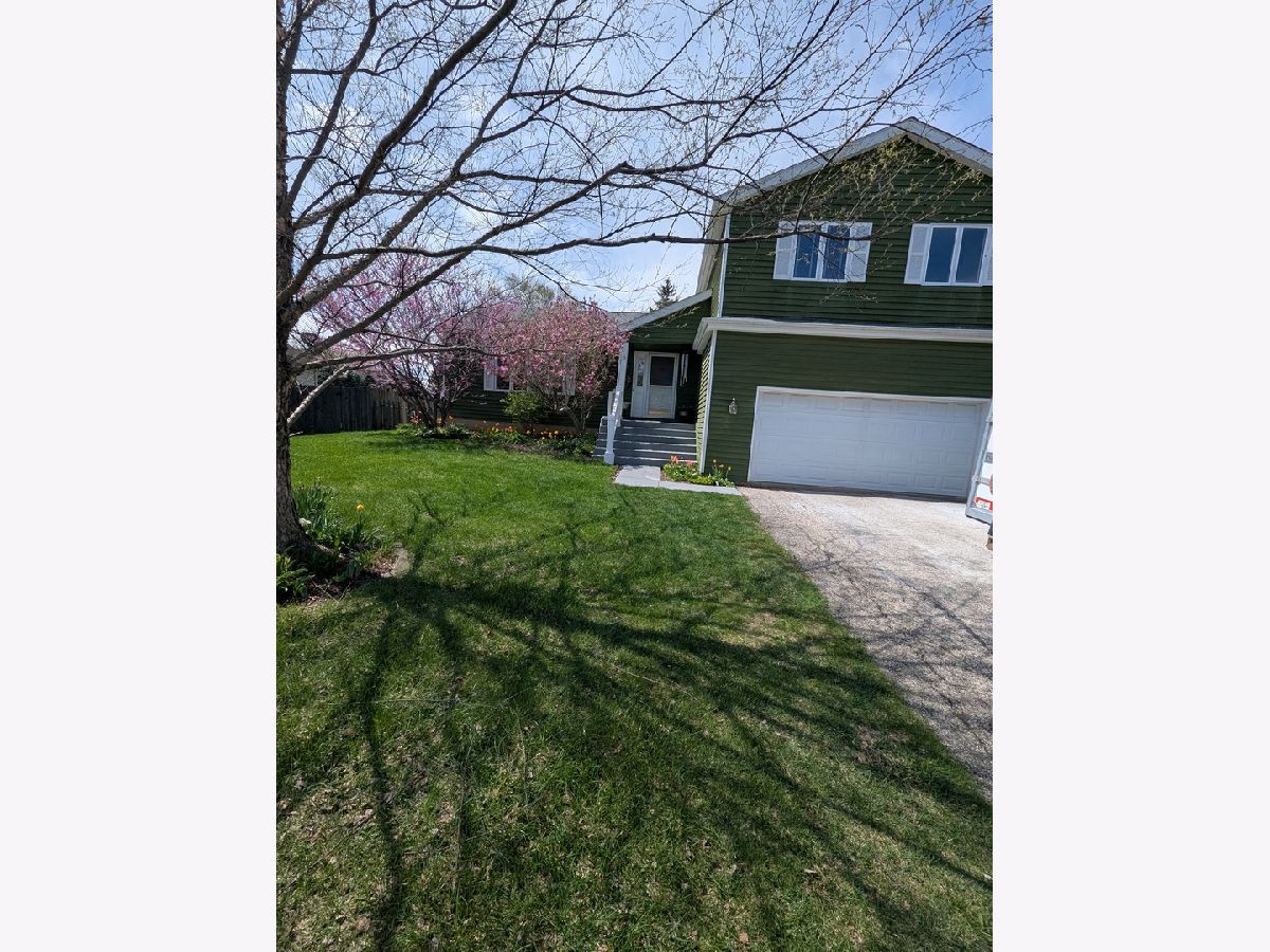  For Sale Third Lake Illinois, 6 Crows Nest Court