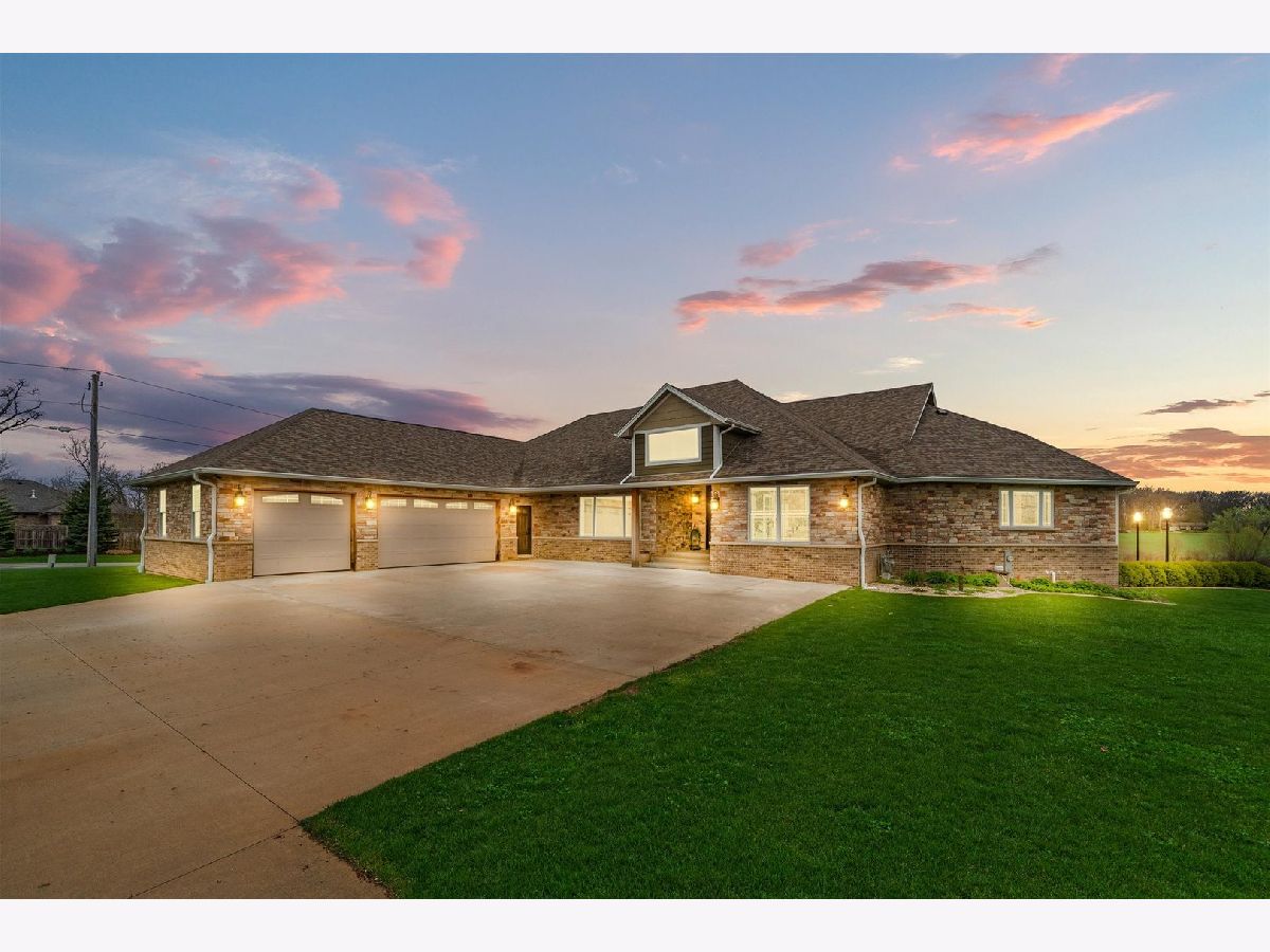  For Sale Rochelle Illinois, 10016 Hickory Ridge Drive