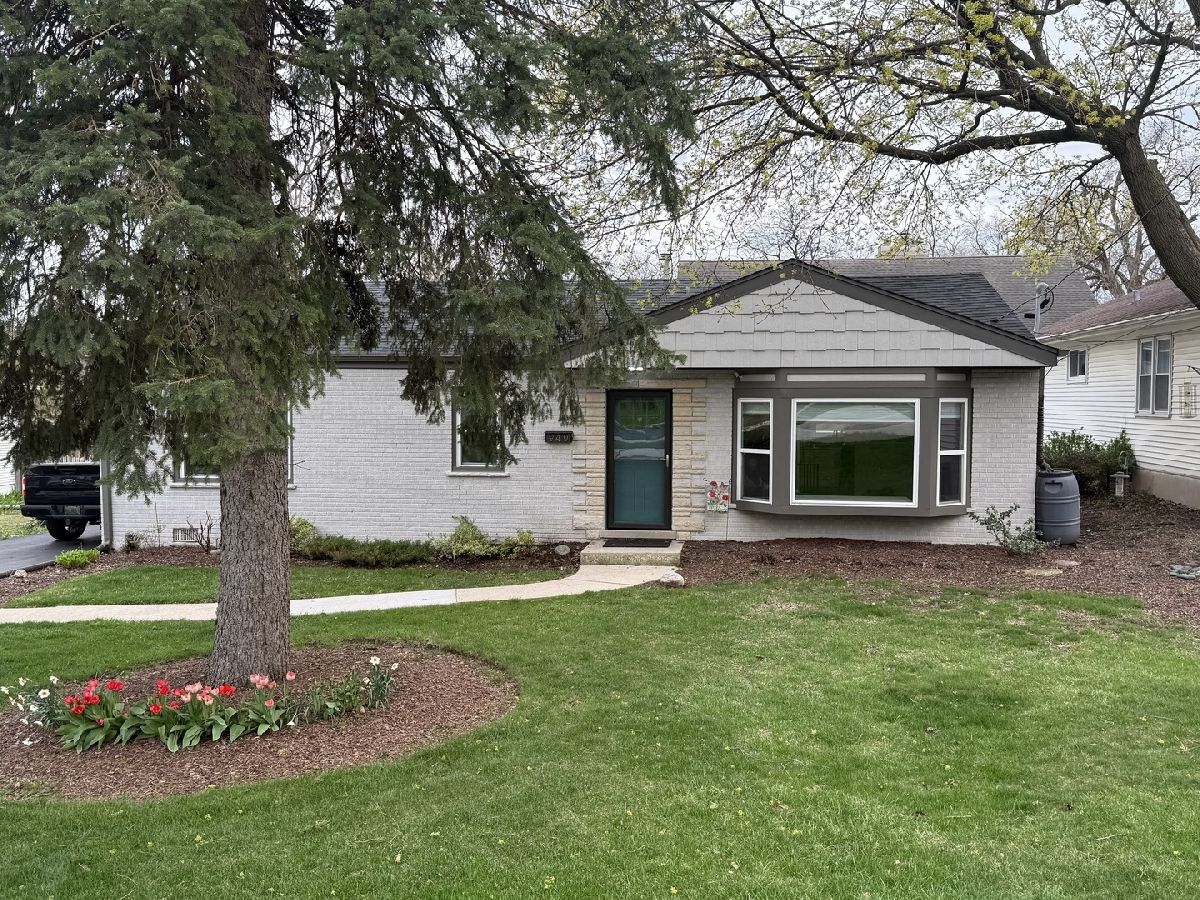  For Sale Downers Grove Illinois, 949 Kenyon Street