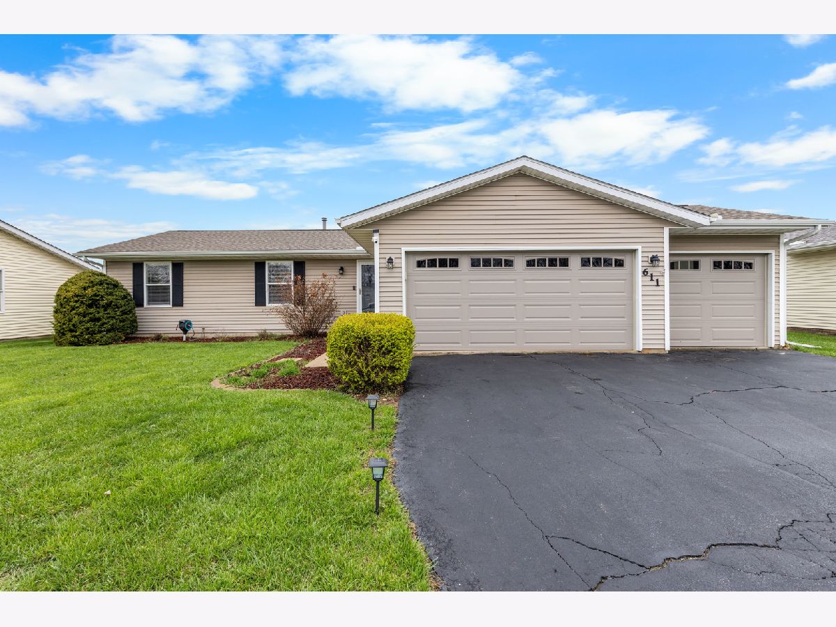  For Sale South Beloit Illinois, 611 Lanae Way