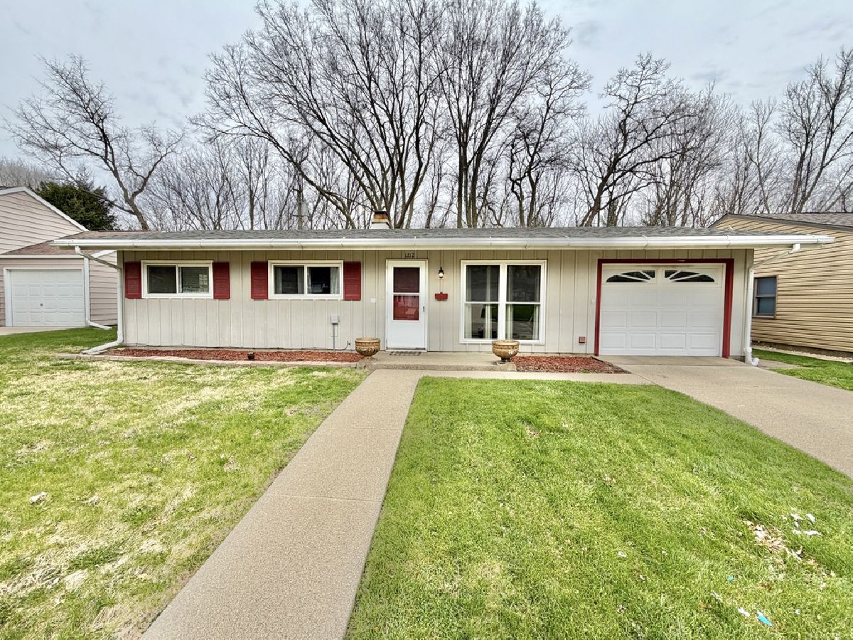  For Sale Dixon Illinois, 1212 Ogletree Place