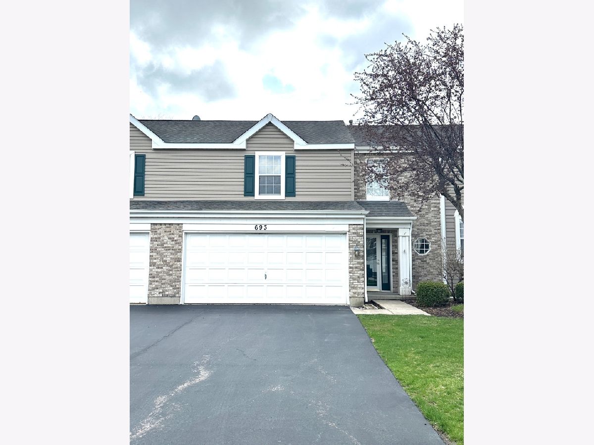  For Rent Crystal Lake Illinois, 693 Savannah