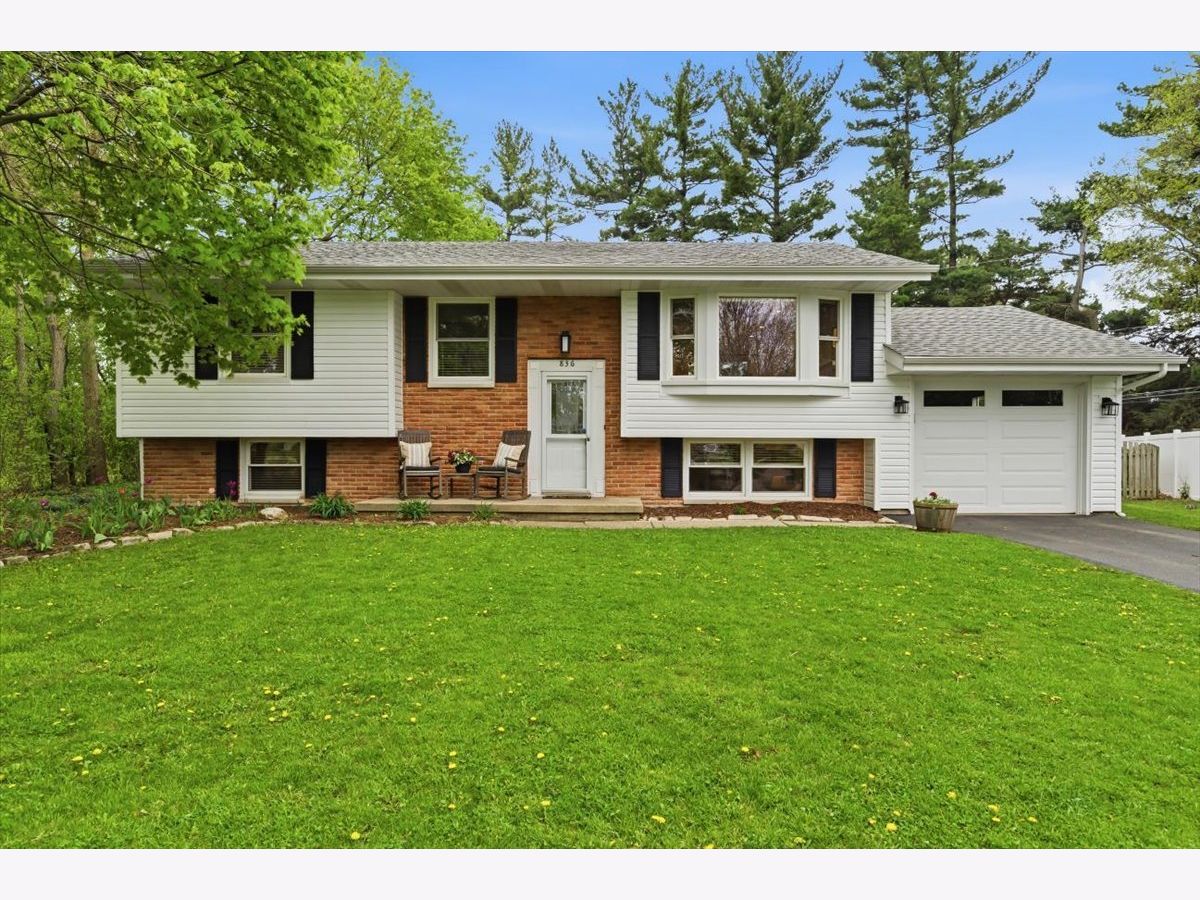  For Sale Geneva Illinois, 836 Longmeadow Drive