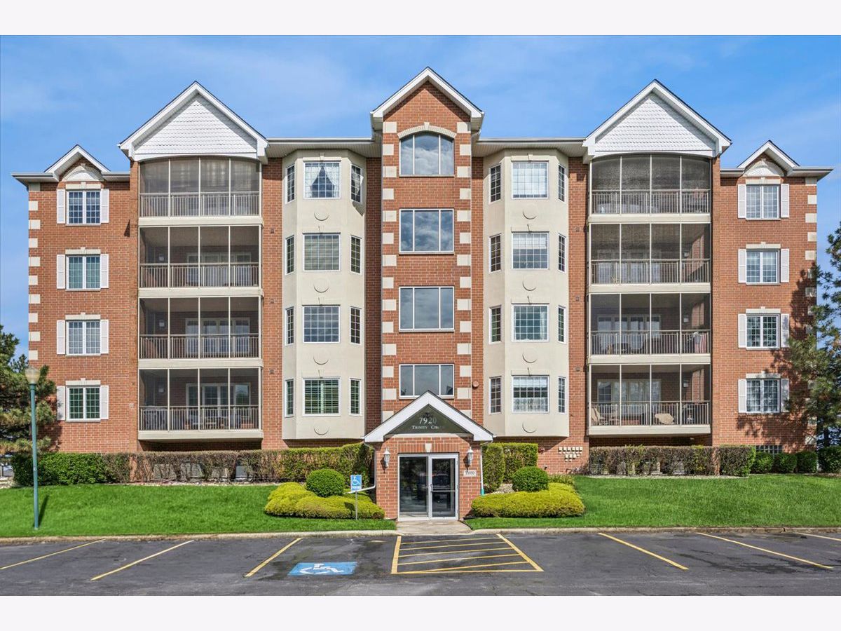  For Sale Tinley Park Illinois, 7920 Trinity Circle