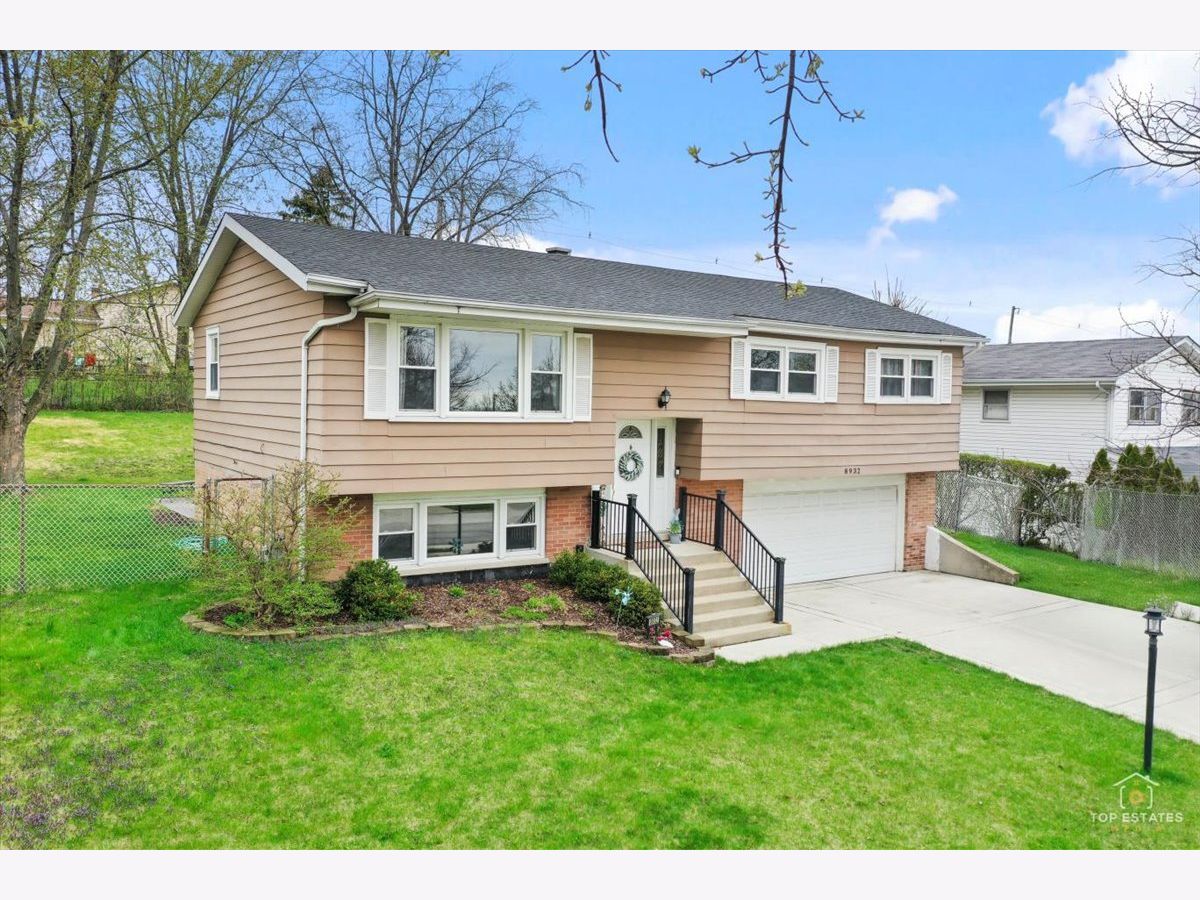  For Sale Hickory Hills Illinois, 8932 85th Court