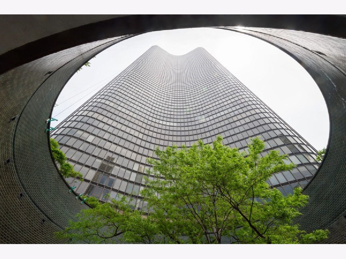 Condominiums For Sale Lake Point Tower Chicago Illinois, 505 Lake Shore Drive