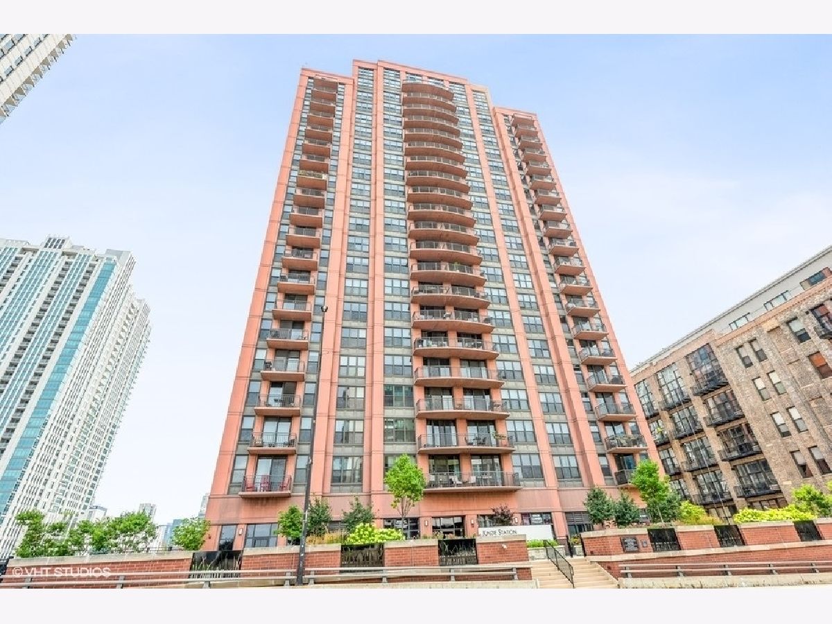 Condominiums For Rent Kinzie Station Chicago Illinois, 330 Jefferson