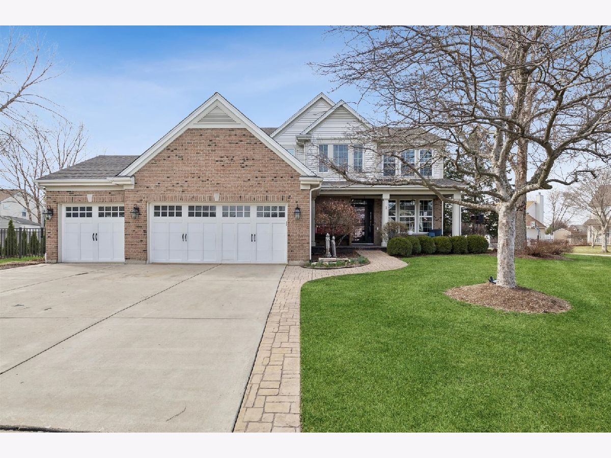  For Sale Lake In The Hills Illinois, 1 Mckenzie Court