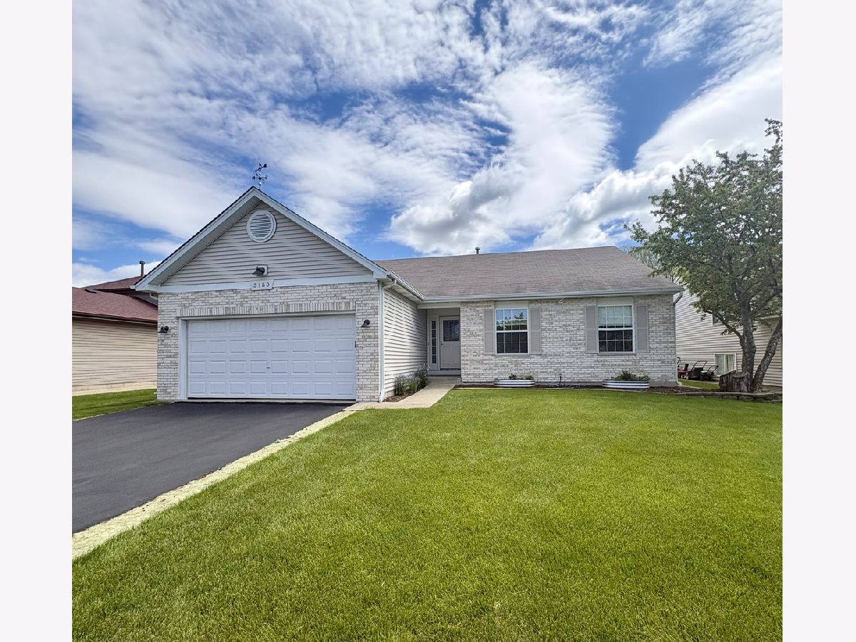 Homes & Condos & Townhomes For Sale Meadowbrook Lake In The Hills Illinois, 3150 Montrose Drive
